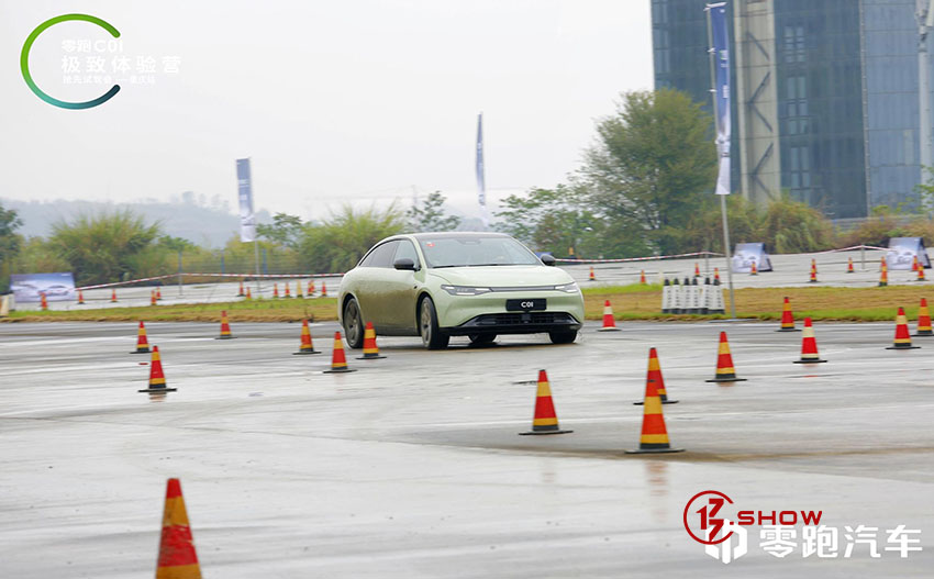 零跑c01极致体验营抢先试驾会-重庆站